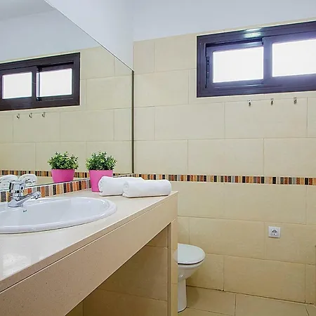 Playa Blanca Sleeps 6 Air Con Wifi Villa *